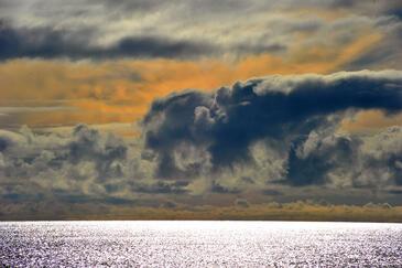 Midnight Sun, Ross Sea, Antarctica. © Etienne Pierart