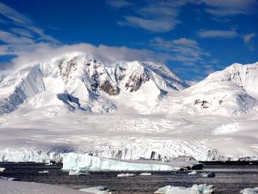 Nikko Harbour, Antarctic peninsula. © Etienne Pierart.