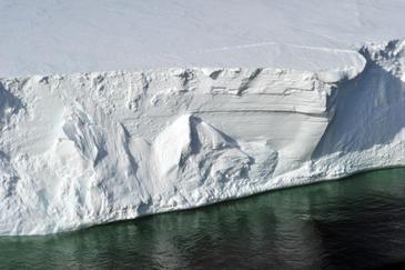 Ice Ross shelves Antarctica © Etienne Pierart