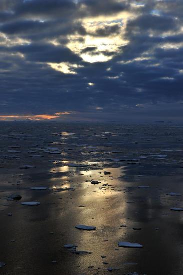 Antarctica dusk © Etienne Pierart