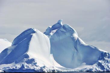 Lemaire Channel, Antarctica © Etienne Pierart