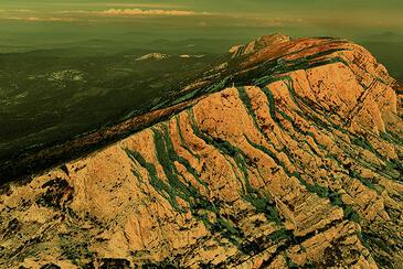 Montagne Sainte Victoire, Aix-en-Provence, France © Etienne Pierart.
